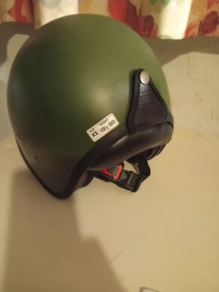 Casco de moto verde