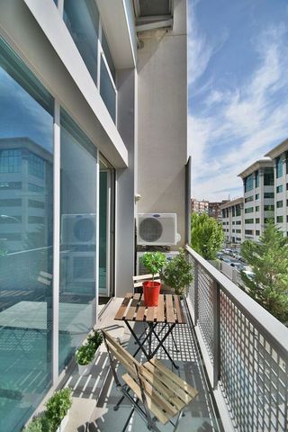 Oficina en alquiler en Virgen del Cortijo - Manoteras en Madrid