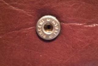 Monedero de piel vintage marrón.