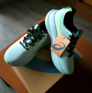 ASICS GEL-NIMBUS 28 – Talla 43.5 (Con etiquetas)