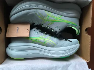 ASICS GEL-NIMBUS 28 – Talla 43.5 (Con etiquetas)