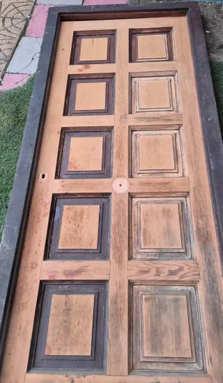 Puerta madera maciza