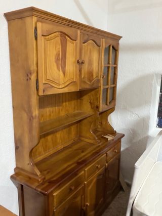 Mueble de salón de pino