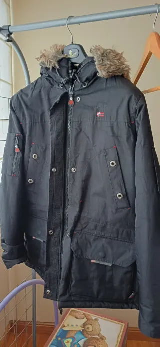 Chaqueta Nortway Negra con Capucha y Pelo