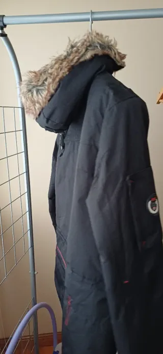 Chaqueta Nortway Negra con Capucha y Pelo