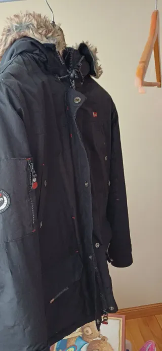 Chaqueta Nortway Negra con Capucha y Pelo