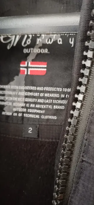 Chaqueta Nortway Negra con Capucha y Pelo