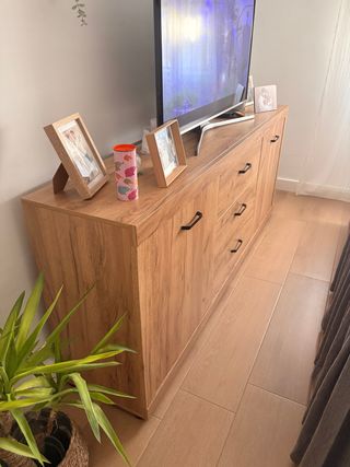 Aparador Roble 2 Puertas, 3 Cajones