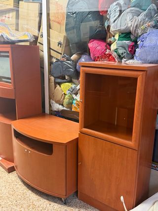 Mueble de salón madera y cristal