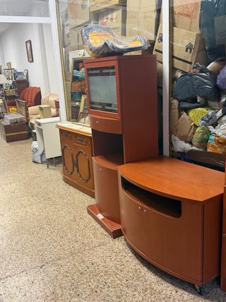 Mueble de salón madera y cristal