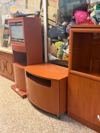 Mueble de salón madera y cristal