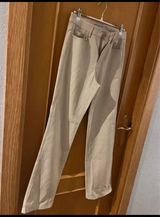 Pantalón polipiel beige Zara