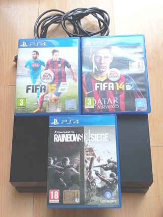 PlayStation 4 + 3 Giochi FIFA e Rainbow Six