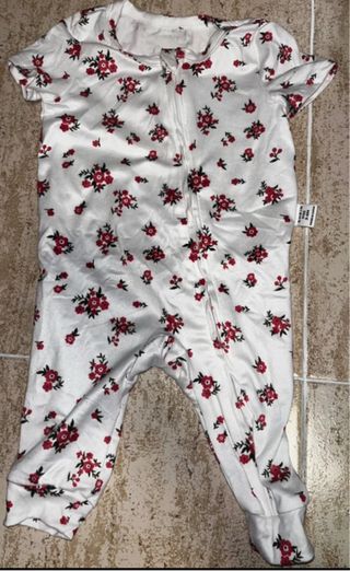 Pijama floral bebé