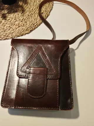 Bolso de cuero marrón