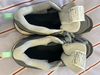 Zapatos trekking Decathlon grises y verdes