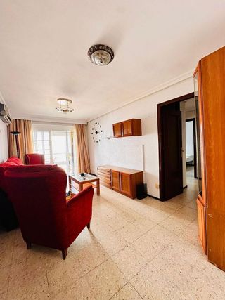 Piso en alquiler en Cruz Roja en Sevilla