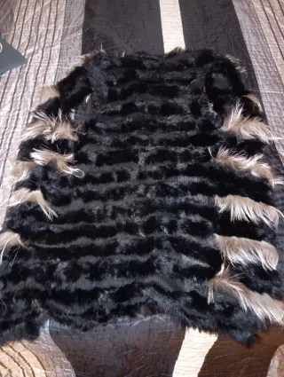 Chaleco pelo natural beige y negro