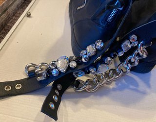 Sneakers nere con catena e strass
