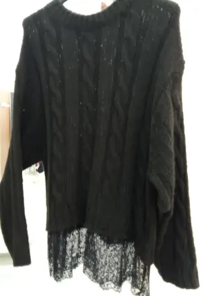 Jersey de punto negro con encaje