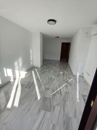 Piso en alquiler en Colores - Entreparques en Sevilla