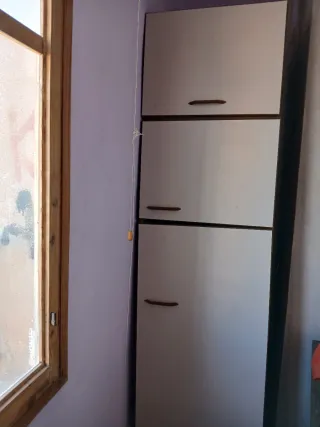 Armario de madera con 6 puertas