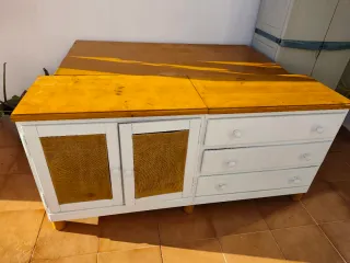 Aparador y mesa de madera, regalo a 0€
