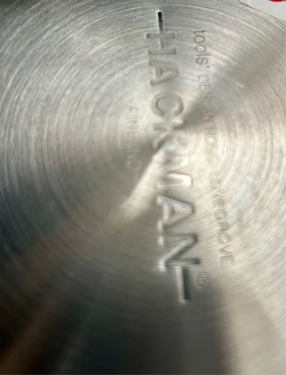 Jarra calentador de agua beige y plateada