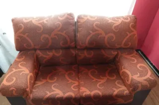 Sofá de 2 plazas tela marrón y naranja