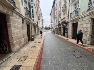 Local comercial en alquiler en Plaza España - Villa Pilar - Reyes Católicos - Vadillos en Burgos