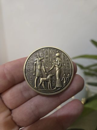 Moneda Egipcia de Colección  Dios Anubis e Isis