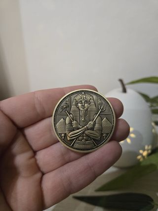 Moneda Egipcia de Colección  Dios Anubis e Isis