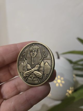 Moneda Egipcia de Colección  Dios Anubis e Isis