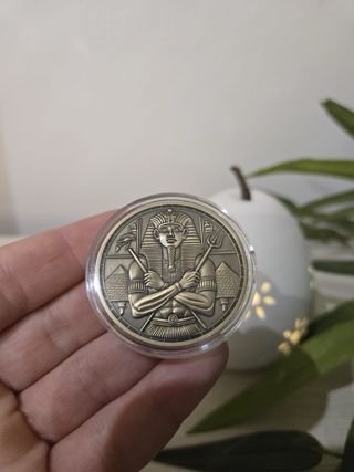 Moneda Egipcia de Colección  Dios Anubis e Isis
