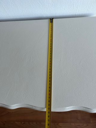 Sinfonier beige con tiradores dorados