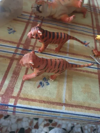 Lote figuras: Tigre, Dragón y Águila