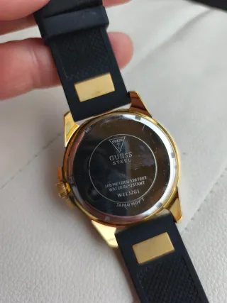 Reloj Guess Dorado y Negro con Cristales