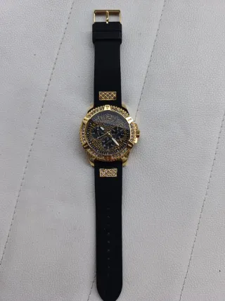 Reloj Guess Dorado y Negro con Cristales