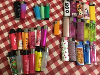 30 accendini assortiti