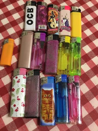 30 accendini assortiti