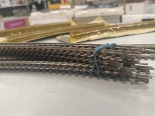 LOTE DE PISTAS MAQUETA TREN (12 MEDIA CURVA+2 RECT