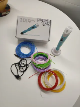 Lápiz 3D con base, prácticamente sin usar.