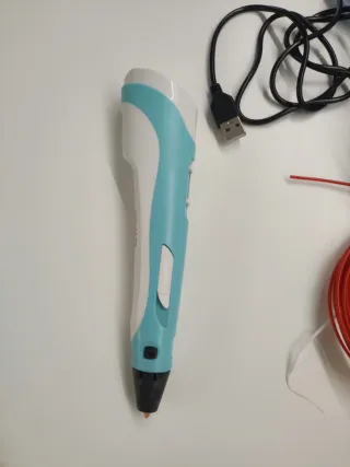 Lápiz 3D con base, prácticamente sin usar.