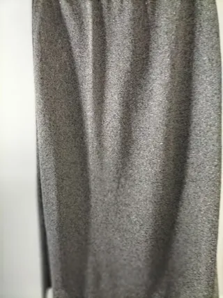 Falda recta gris plateado con brillos
