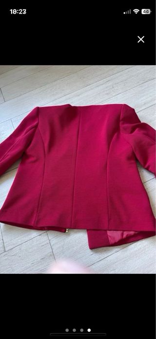 Chaqueta tweed roja y regalo falda