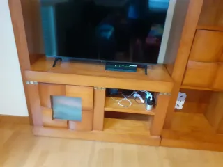 Mueble de salón madera y cristal