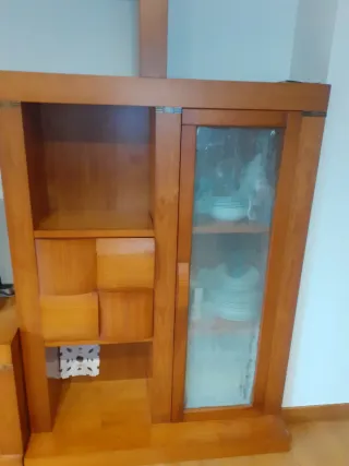 Mueble de salón madera y cristal