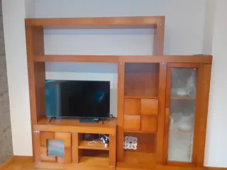 Mueble de salón madera y cristal