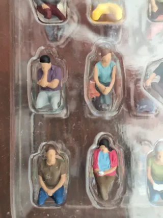 Figuras Noch H0 Sentadas (60 uds) 16072