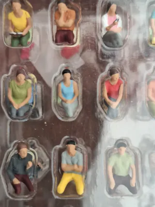 Figuras Noch H0 Sentadas (60 uds) 16072